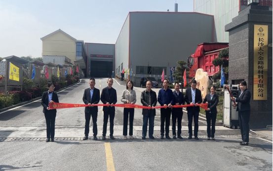 長(zhǎng)沙太空金路橋材料有限公司,雙鋼輪壓路機(jī),福格勒瀝青攤鋪機(jī),AC系列,AF系列,SBS系列