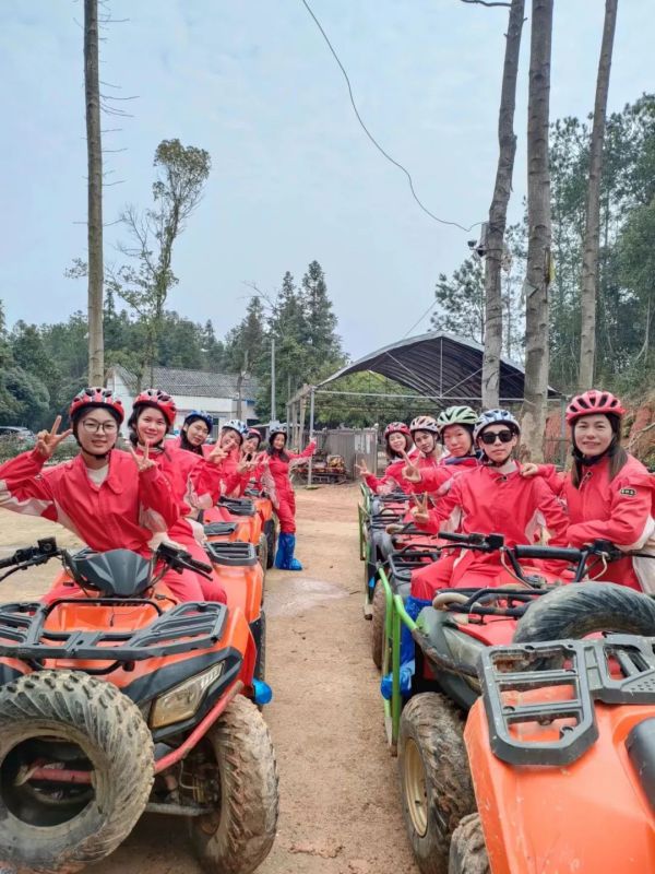 長(zhǎng)沙太空金路橋材料有限公司,雙鋼輪壓路機(jī),福格勒瀝青攤鋪機(jī),AC系列,AF系列,SBS系列